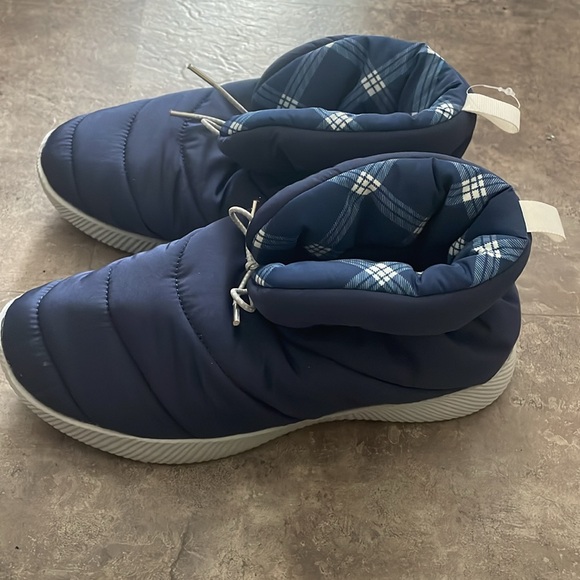 Lands’ End Quilted Booties - Picture 2 of 6